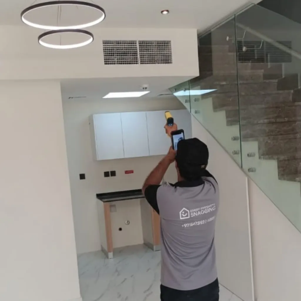 expert property snagging engineer snagging the property