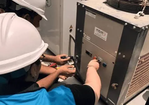 Socket tester checking earth and polarity during electrical snagging inspection in a Dubai apartment